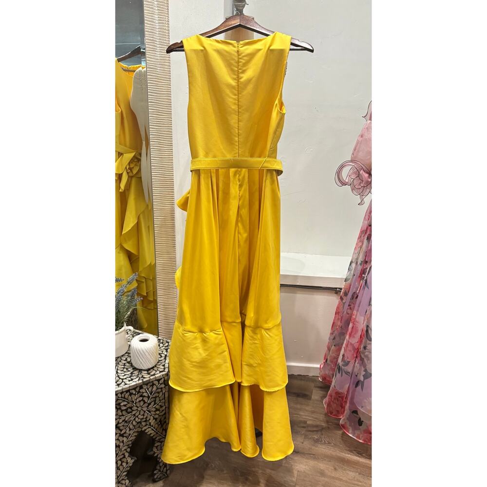 Badgley Mischka Women's Cascading Ruffle Rosette Gown Sleeveless Yellow Size 6 - Picture 5 of 7
